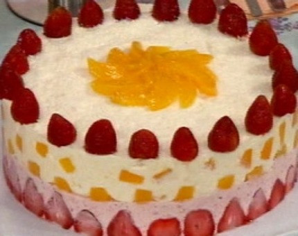 Espectacular torta helada de frutilla y durazno - Cocineros Argentinos