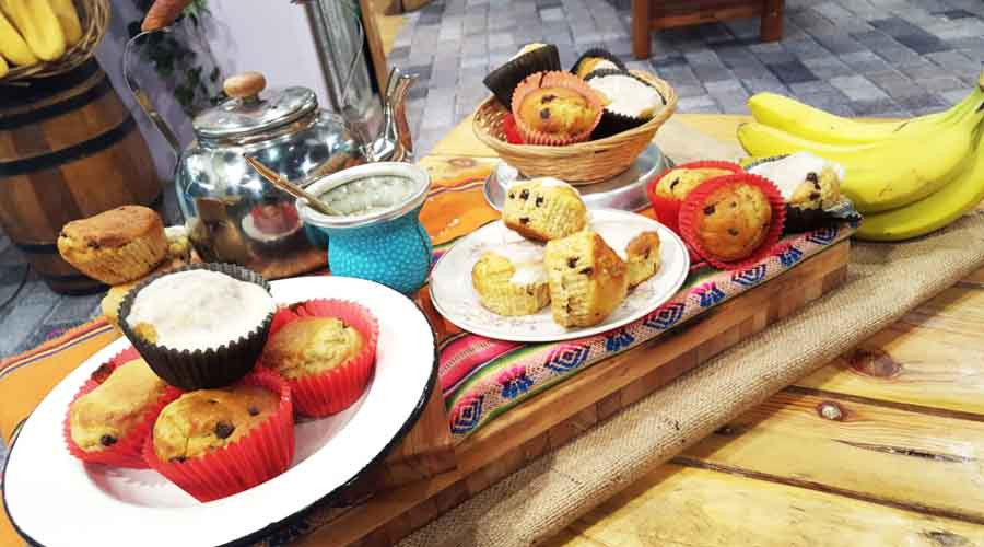 Muffins de banana con chips de chocolate y glasé de coco Cocineros