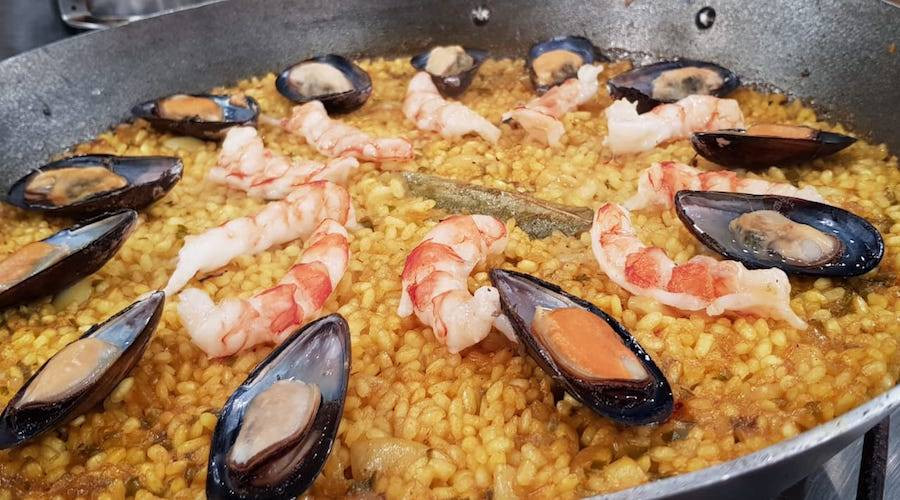 Paella de pescados y mariscos económicos - Cocineros Argentinos