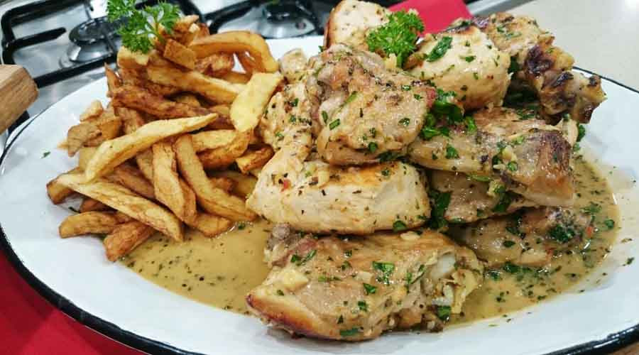 Pollo a la provenzal con papas fritas - Cocineros Argentinos