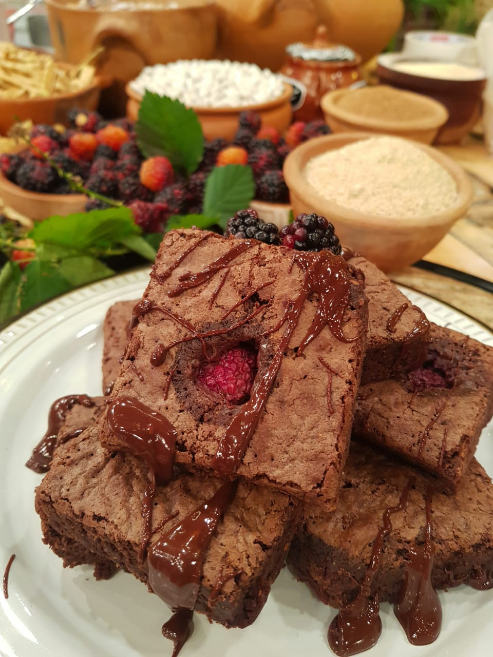 Brownies de chocolate, algarroba y zarzamoras - Cocineros Argentinos