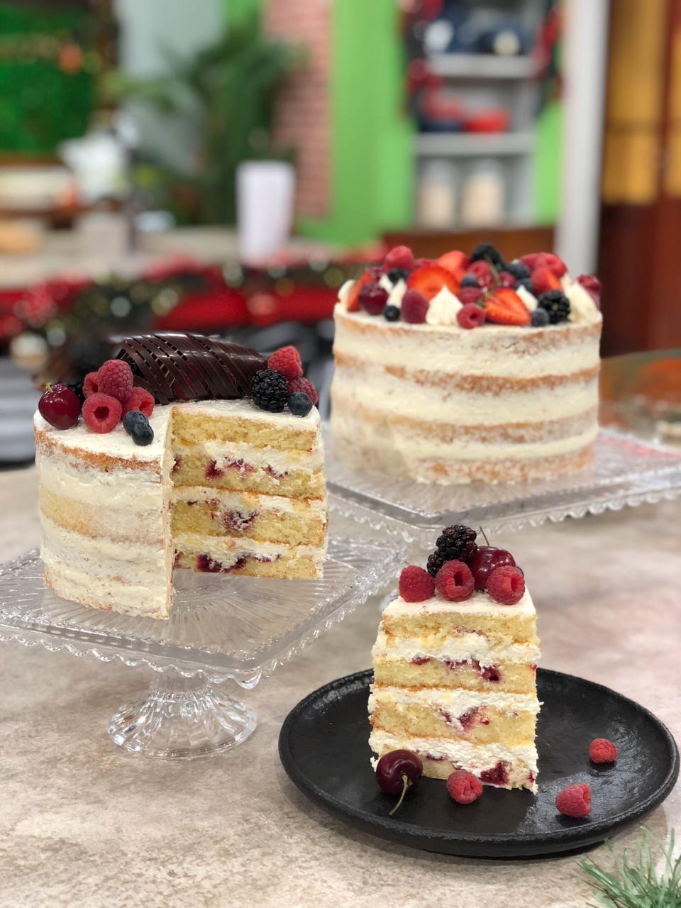 Torta de choco blanco con frutos rojos - Cocineros Argentinos