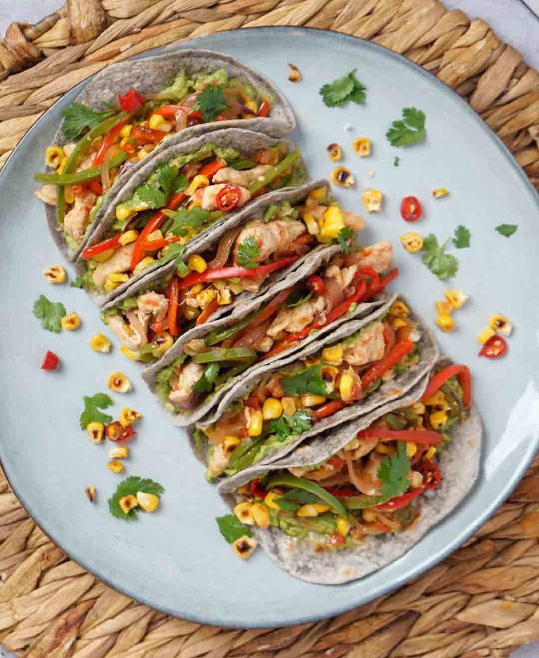 TACOS DE POLLO CON MASA DE POROTOS Cocineros Argentinos