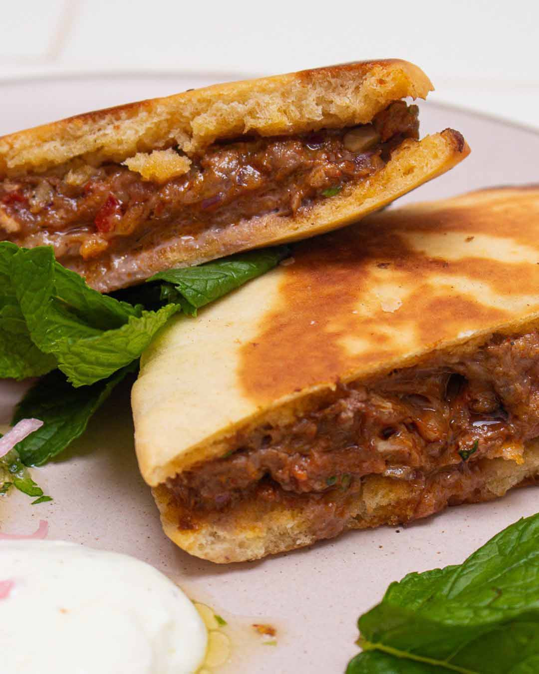 Arayes pan pita relleno de carne y especias