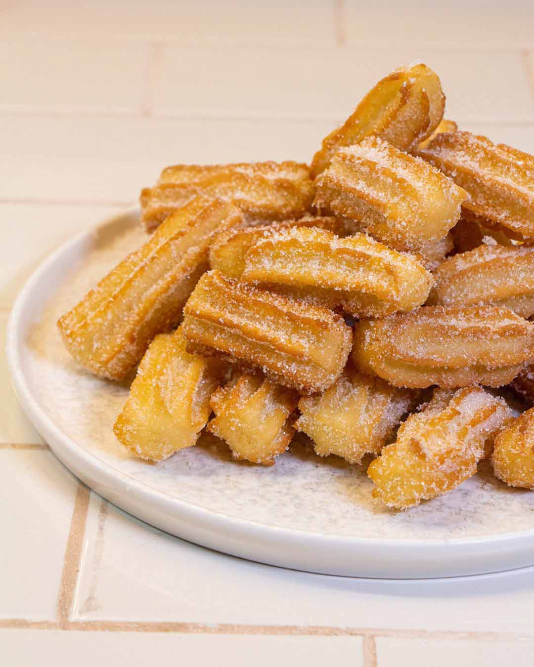 ILikePar - Set Di 2 Candele Profumate Coniche A Forma Di Churros, Con Portacandele - Cera Di Soia E Vegetale, Profumo Di Biscotti Alla Crema, Per Decorazione Casa E Regali