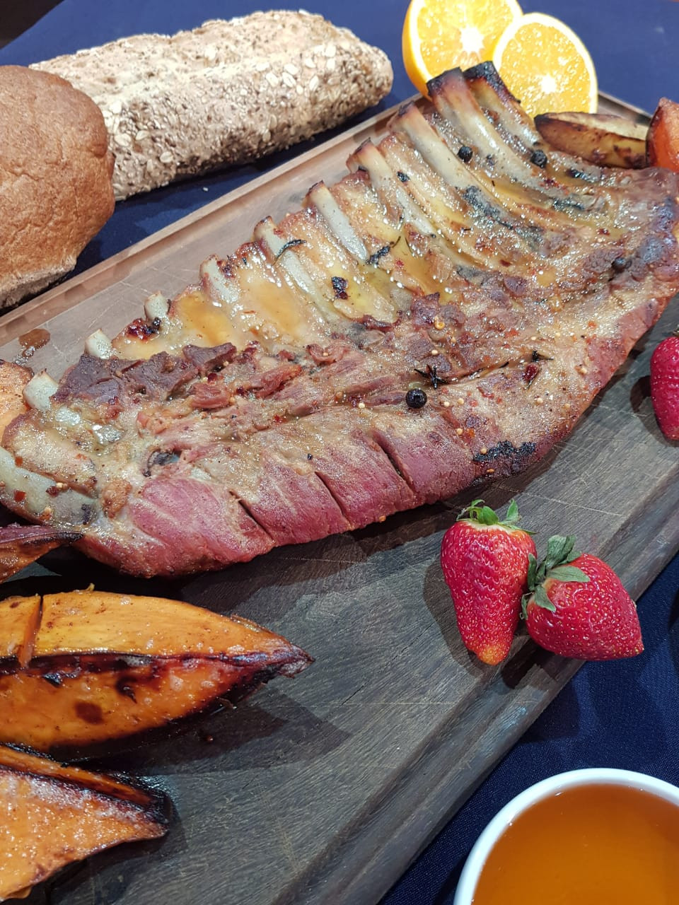 Pechito de cerdo con miel y camotes - Cocineros Argentinos
