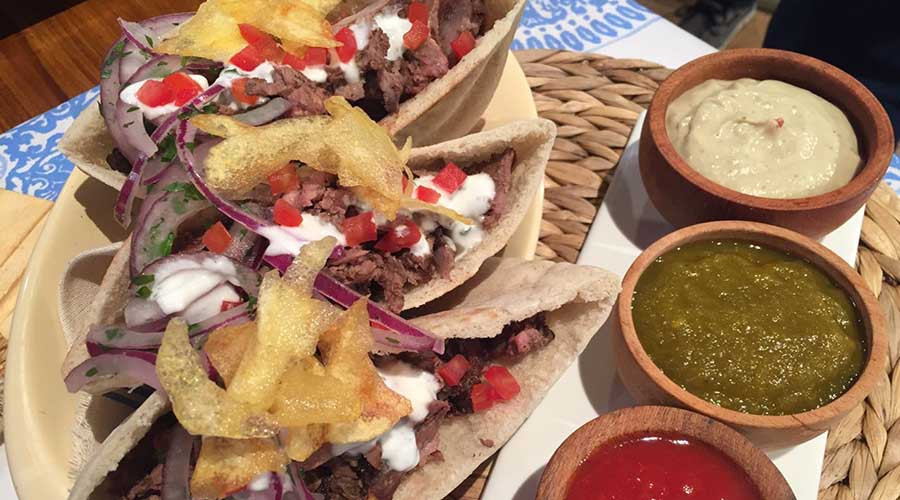 Shawarma de carne vacuna con salsa de yogur - Cocineros Argentinos