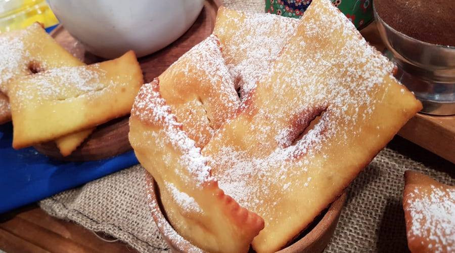 Tortas fritas con sabor a limón Cocineros Argentinos