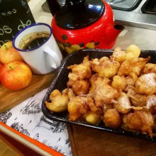 Buñuelos de manzana rallada con canela