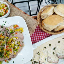 Lengua a la vinagreta y lengua thoné pre Navidad