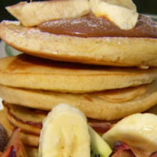 Pancakes con banana y dulce de leche