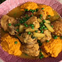 Pollo a la sidra en cacerola con puré de zanahorias y garbanzos