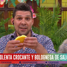 Polenta crocante con salchichas