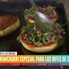 Bife de cuadril con chimi, berro y provoleta