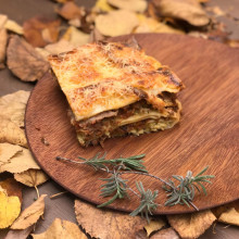 LASAÑA DE CARNE, HIGADITOS DE POLLO Y GARBANZOS