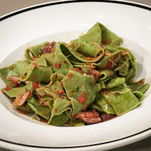 PAPPARDELLE VERDES CON PUTANEZCA