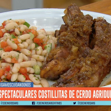 COSTILLITAS DE CERDO AGRIDULCES CON ENSALADA