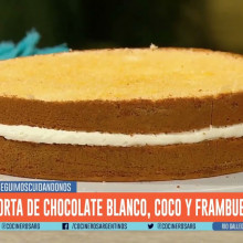 TORTA DE CHOCOLATE BLANCO, COCO Y FRAMBUESA