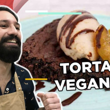 TORTA VEGANA DE CHOCOLATE CON HELADO