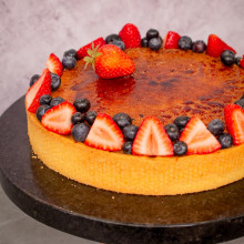 TARTA CRÈME BRÛLÉE DE DULCE DE LECHE Y FRUTA FRESCA