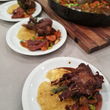 Cordero con polenta de arroz