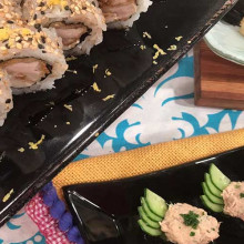 Sushi, chicken roll, kani furai roll y nigigi gunkan tuna